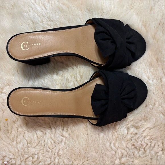 Elegant Black Women's Heels with Bow Accent - Picture 2 of 5